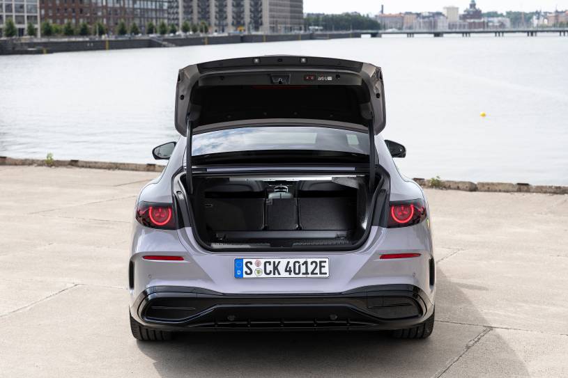 Mercedes-Benz C-Serisi Elektrikli: Güç, Menzil ve Şarj - fotoğraf 12