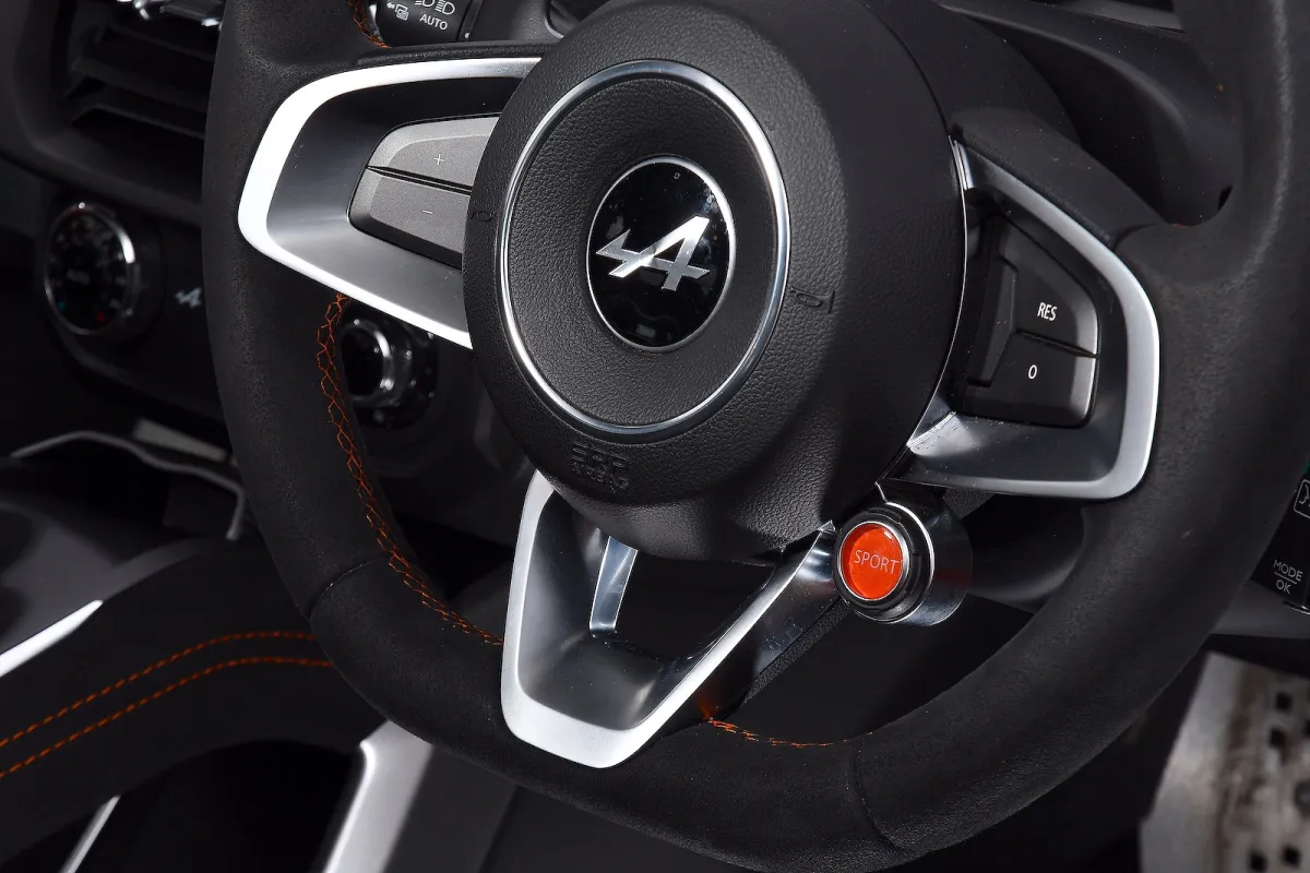 Alpine A110: Hafifliğiyle Öne Çıkan Spor Otomobil İncelemesi - fotoğraf 19