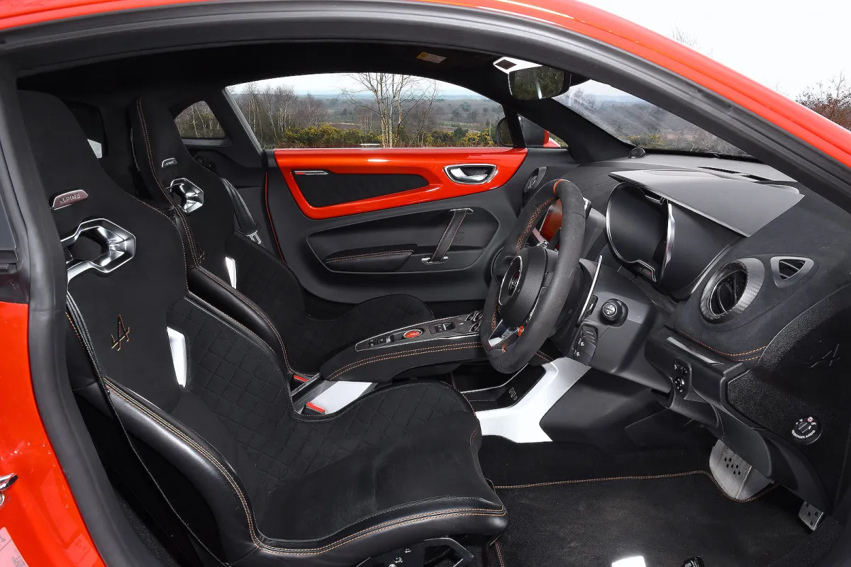 Alpine A110: Hafifliğiyle Öne Çıkan Spor Otomobil İncelemesi - fotoğraf 16