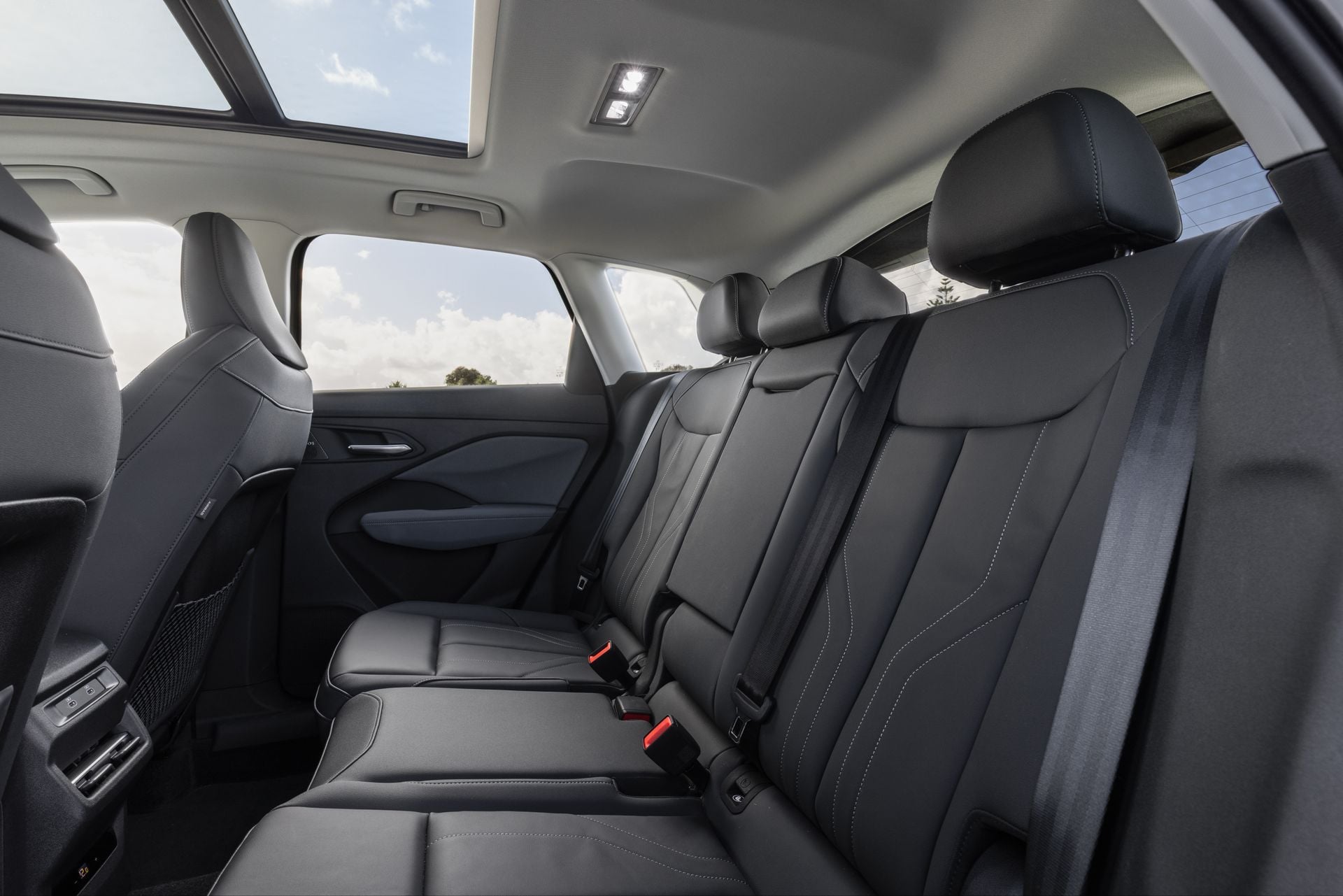 Audi Q3 2027 Testi: S line Sürüşü ve Kabin Notları - fotoğraf 27