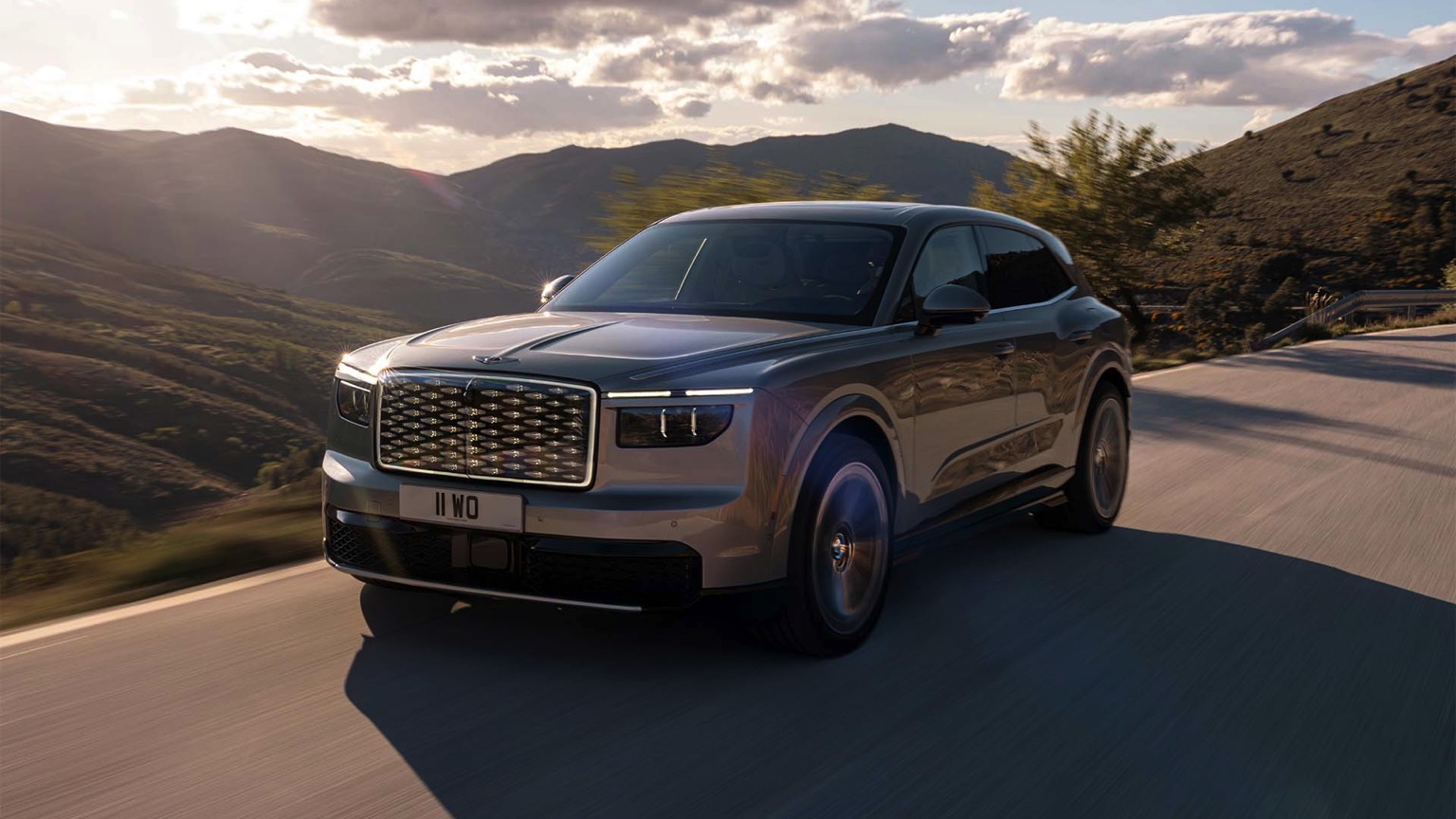 Bentley Torcal S: 888 PS, 600 km WLTP ve Hızlı Şarj - fotoğraf 18