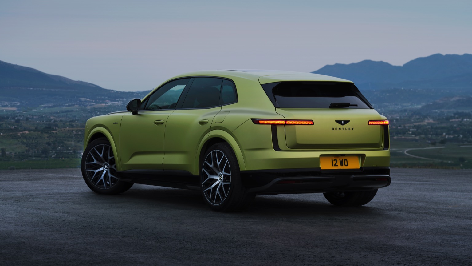 Bentley Torcal S: 888 PS, 600 km WLTP ve Hızlı Şarj - fotoğraf 6