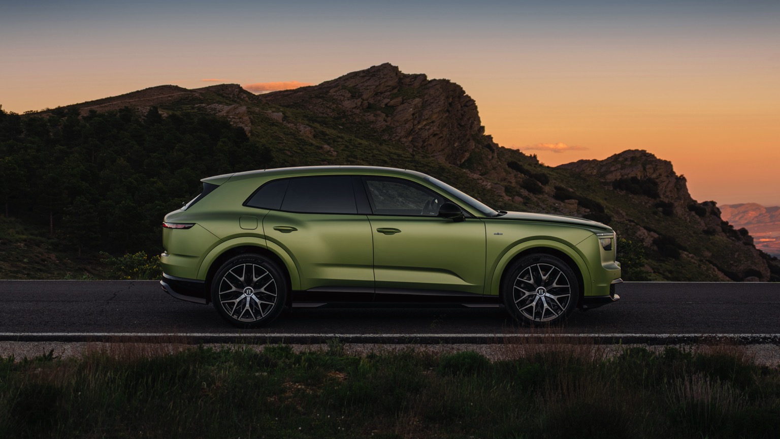 Bentley Torcal S: 888 PS, 600 km WLTP ve Hızlı Şarj - fotoğraf 3
