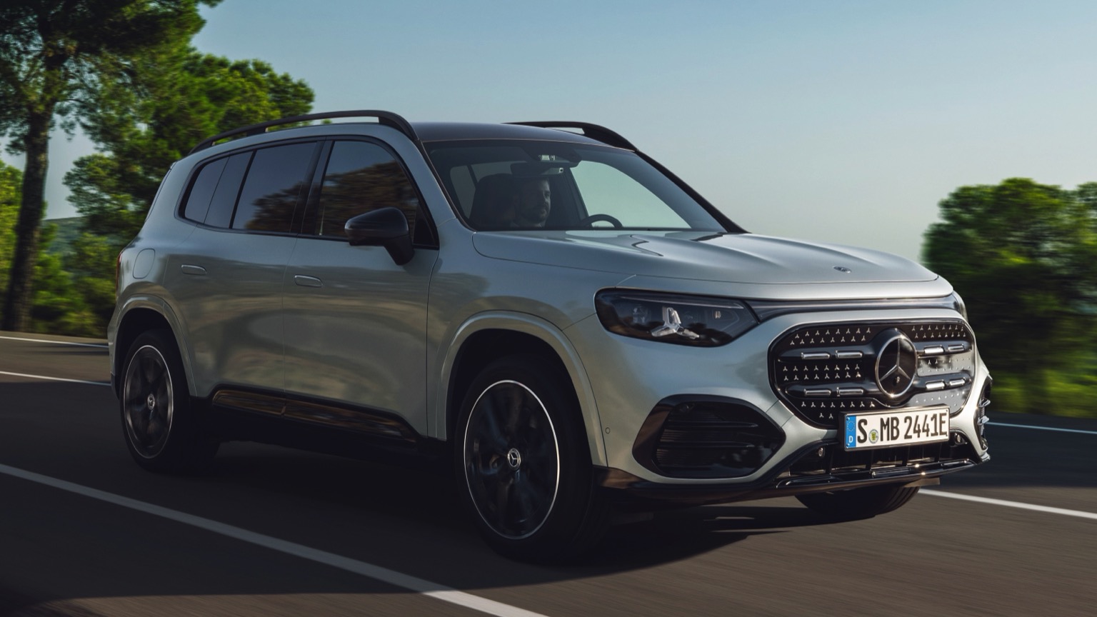 Mercedes-Benz GLB 200: 58 kWh, 800 Volt ve 431 km WLTP - fotoğraf 1