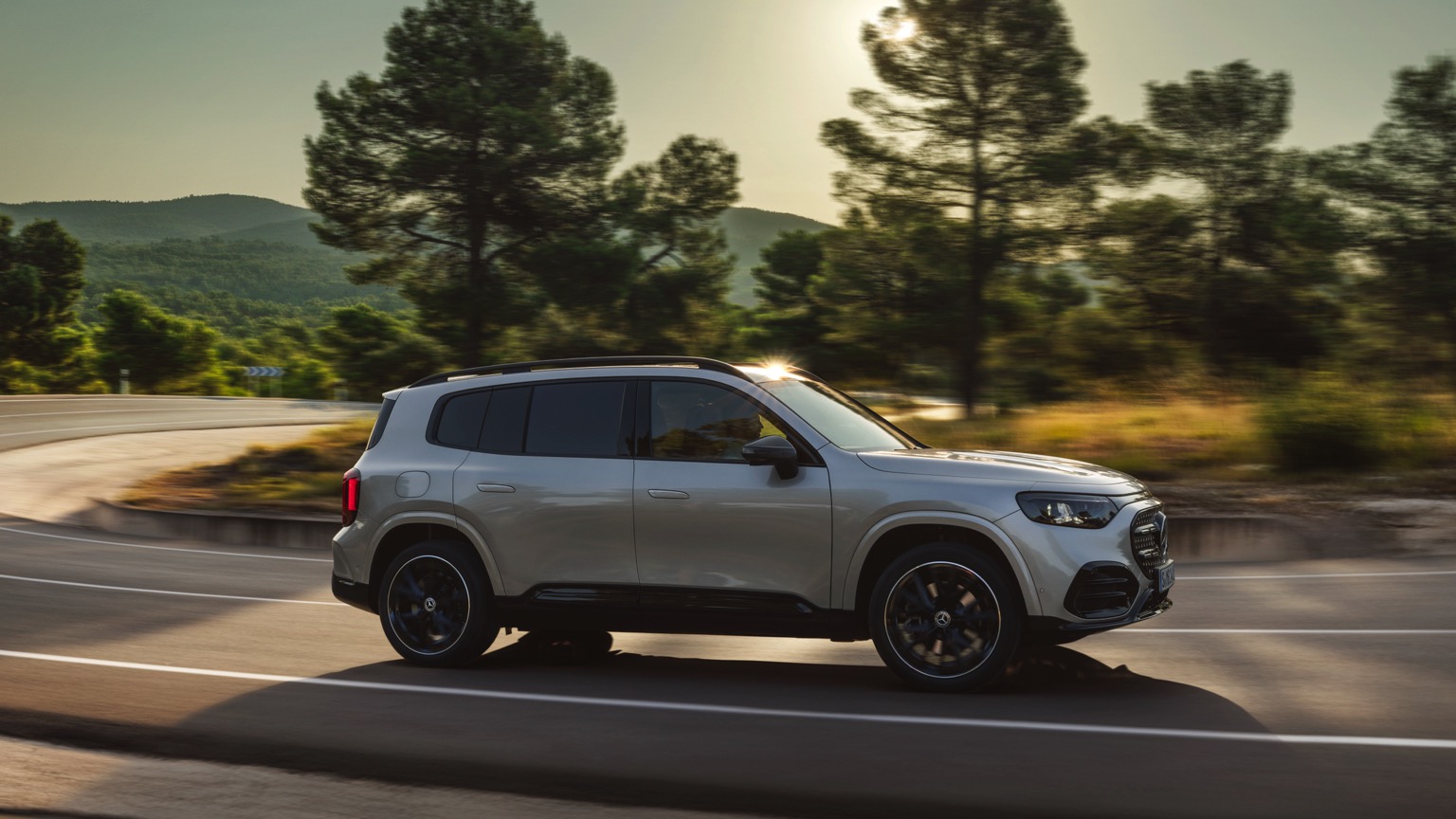 Mercedes-Benz GLB 250: 527 km WLTP ve 272 PS Motor - fotoğraf 9