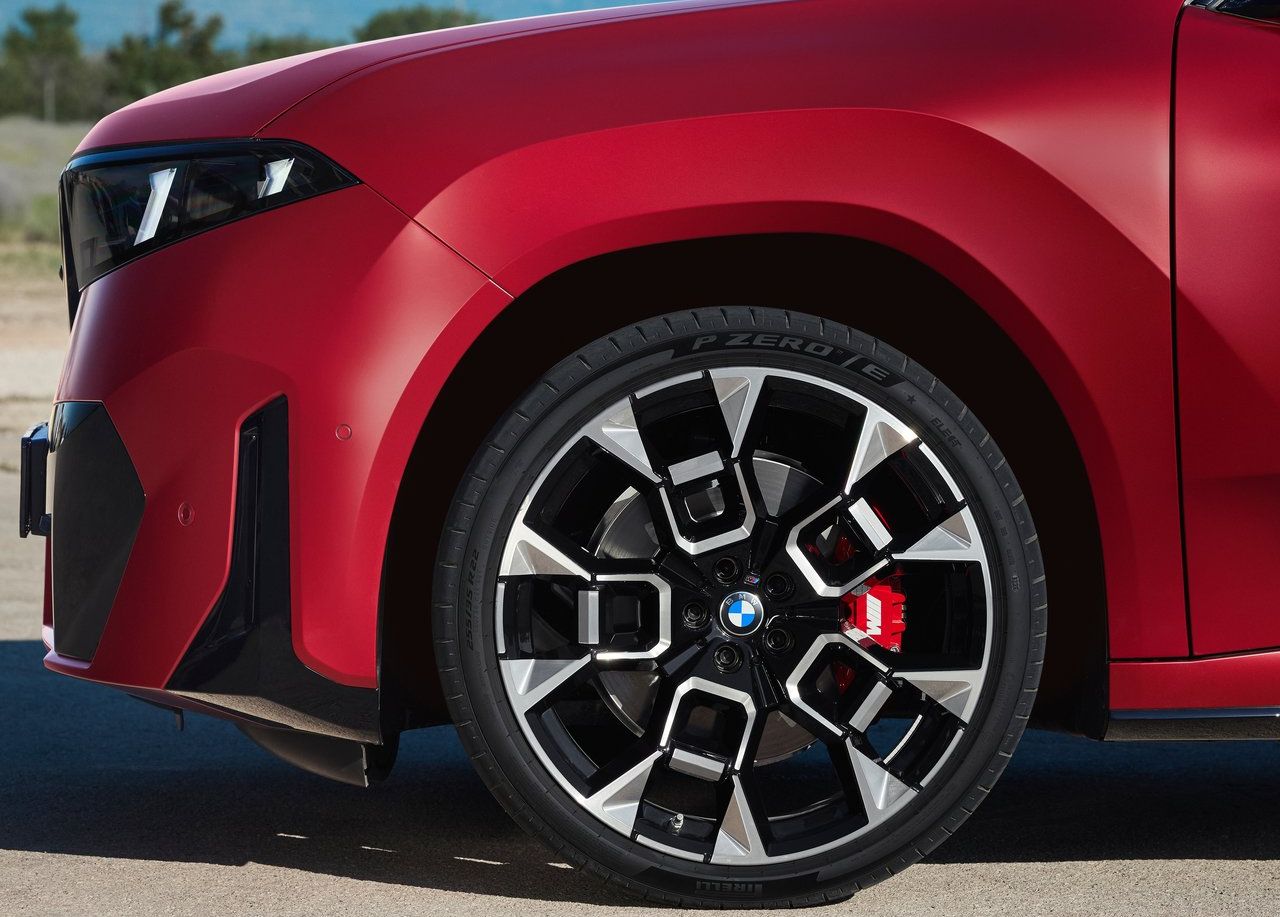 Yeni BMW iX4 M60 xDrive: 612 bg ve 777 km Menzil - fotoğraf 12