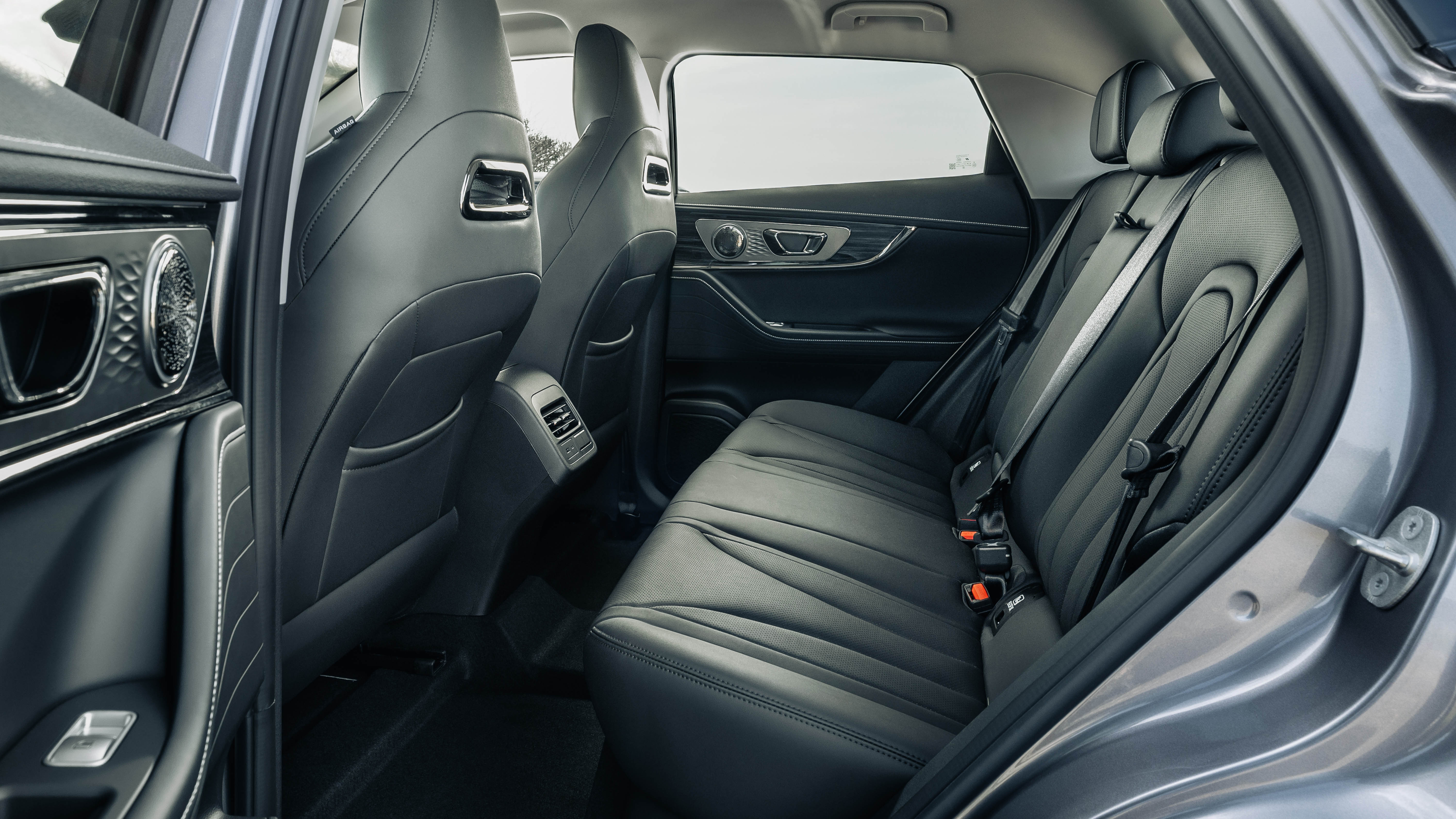 Omoda E5 Elektrikli SUV Menzil Ve Şarj Özellikleri - fotoğraf 12