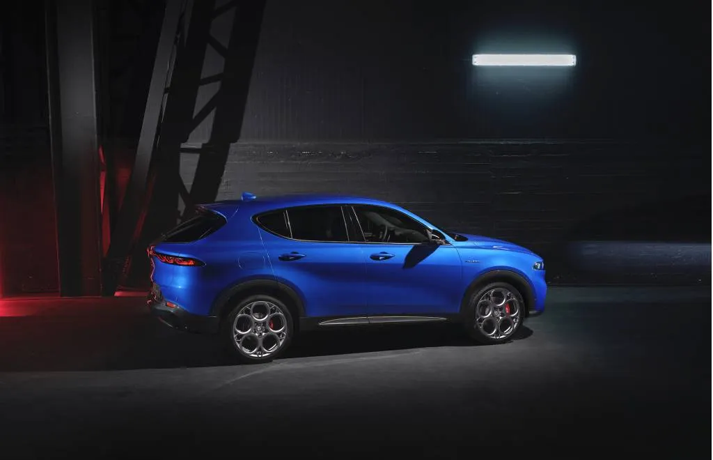 Alfa Romeo Tonale Incelemesi: Benzinli SUV Ne Sunuyor? - fotoğraf 10