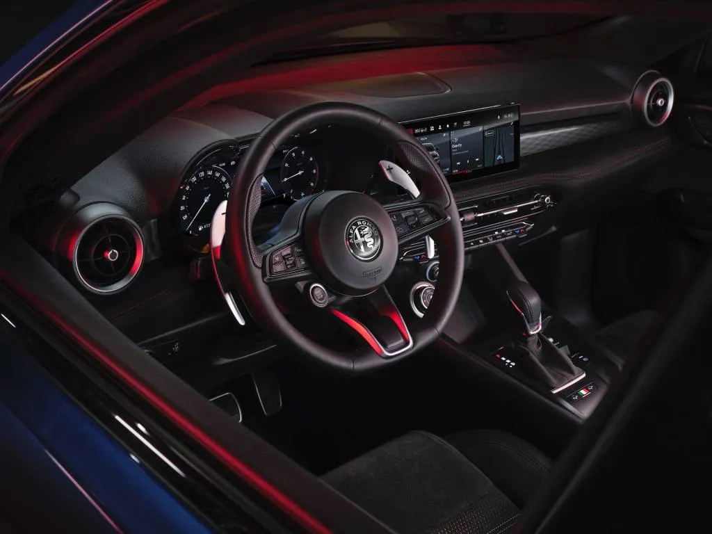 Alfa Romeo Tonale Incelemesi: Benzinli SUV Ne Sunuyor? - fotoğraf 11