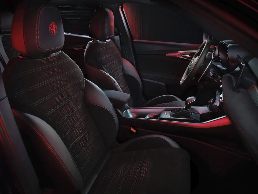 Alfa Romeo Tonale Incelemesi: Benzinli SUV Ne Sunuyor? - fotoğraf 12