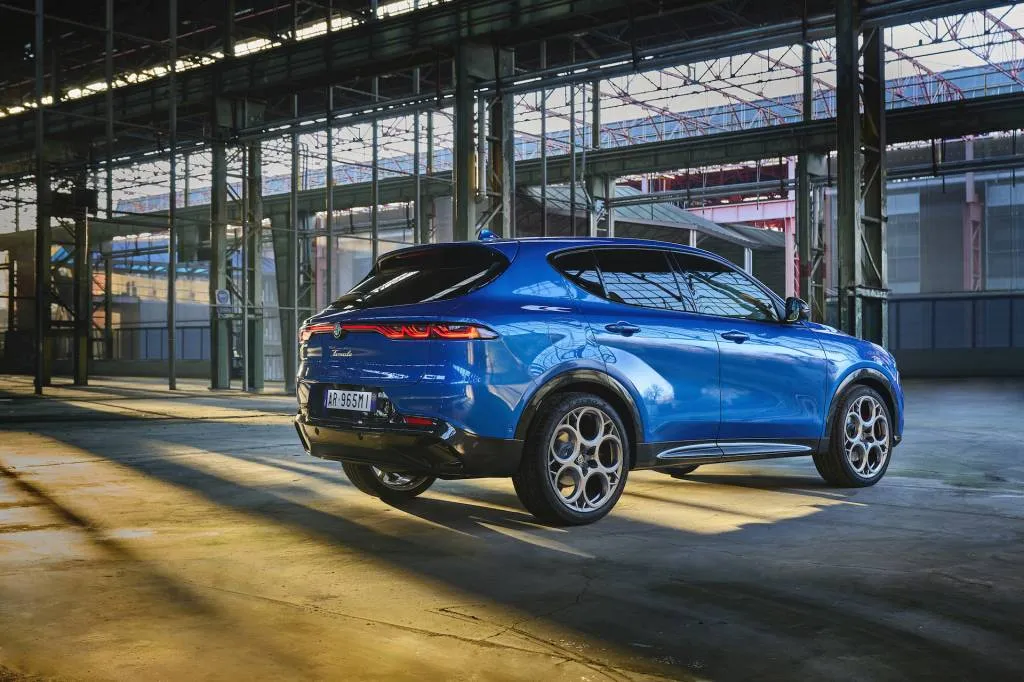 Alfa Romeo Tonale Incelemesi: Benzinli SUV Ne Sunuyor? - fotoğraf 15