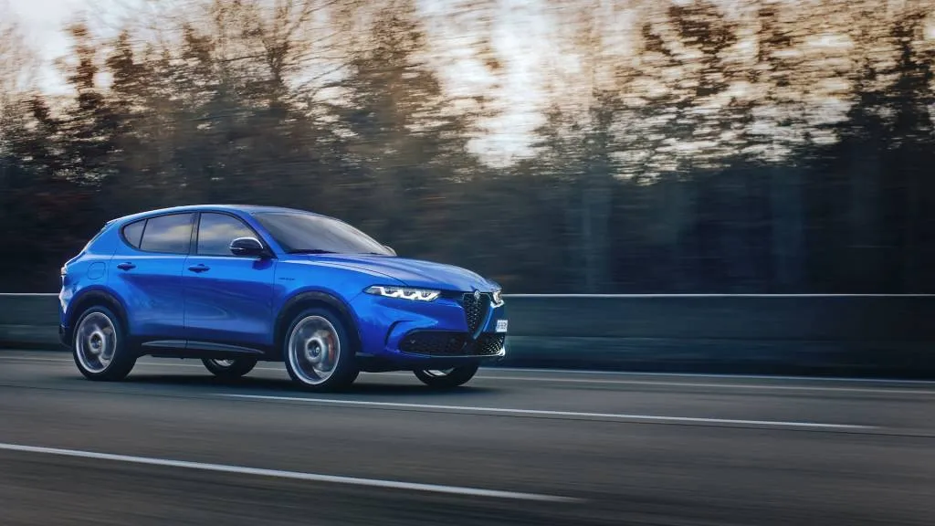 Alfa Romeo Tonale Incelemesi: Benzinli SUV Ne Sunuyor? - fotoğraf 17