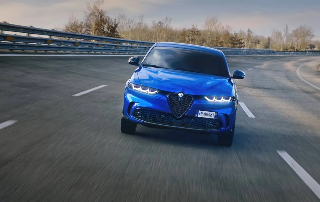 Alfa Romeo Tonale Incelemesi: Benzinli SUV Ne Sunuyor? - fotoğraf 18