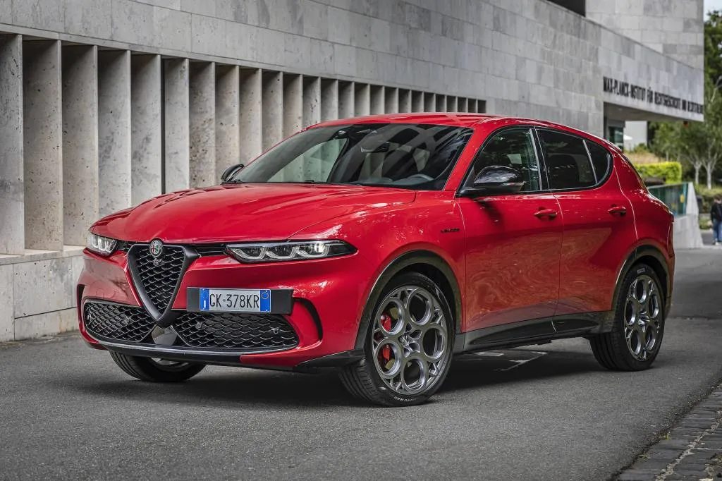 Alfa Romeo Tonale Incelemesi: Benzinli SUV Ne Sunuyor? - fotoğraf 19