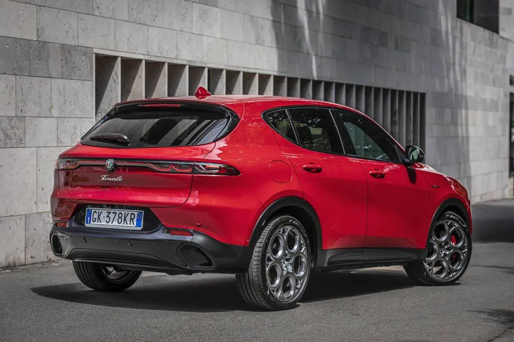 Alfa Romeo Tonale Incelemesi: Benzinli SUV Ne Sunuyor? - fotoğraf 20
