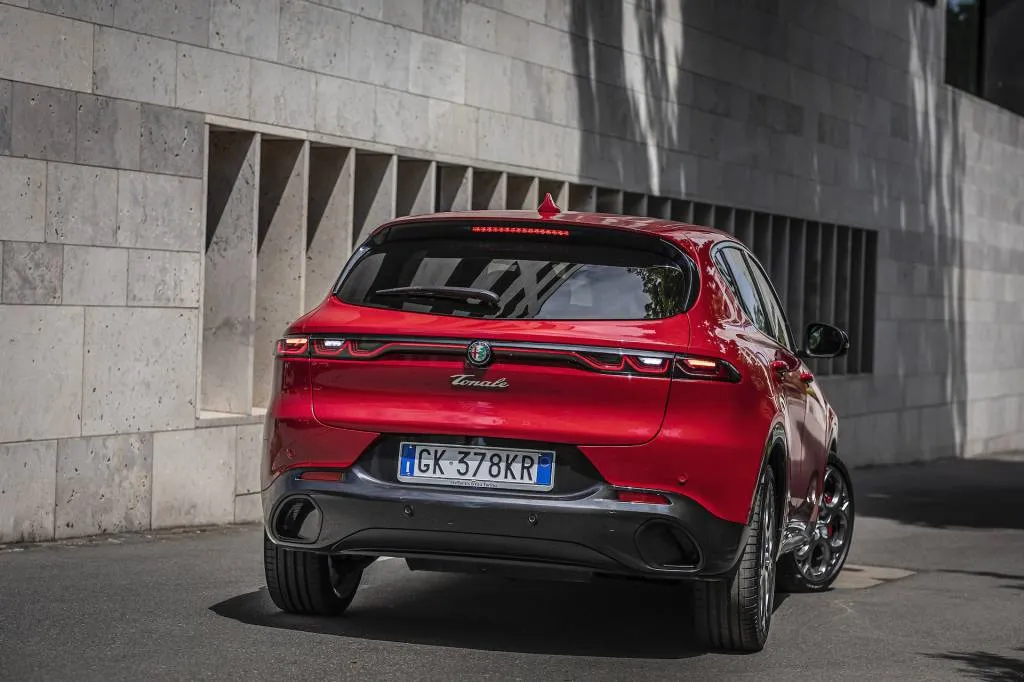 Alfa Romeo Tonale Incelemesi: Benzinli SUV Ne Sunuyor? - fotoğraf 21
