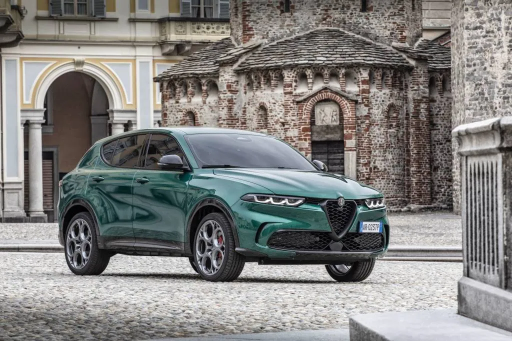Alfa Romeo Tonale Incelemesi: Benzinli SUV Ne Sunuyor? - fotoğraf 29