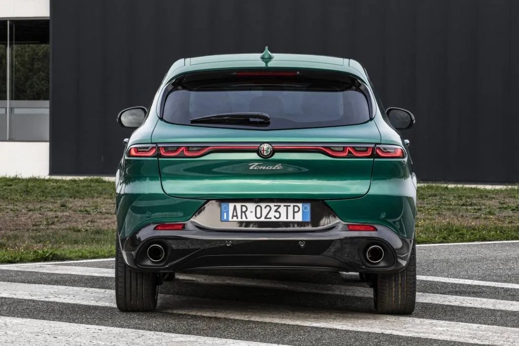 Alfa Romeo Tonale Incelemesi: Benzinli SUV Ne Sunuyor? - fotoğraf 31