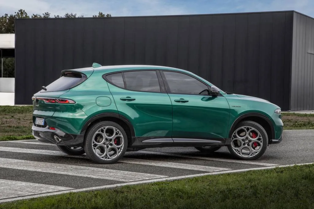 Alfa Romeo Tonale Incelemesi: Benzinli SUV Ne Sunuyor? - fotoğraf 32