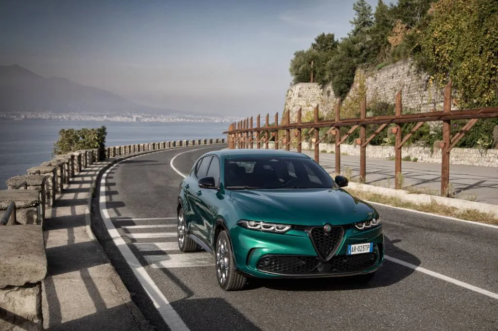 Alfa Romeo Tonale Incelemesi: Benzinli SUV Ne Sunuyor? - fotoğraf 33