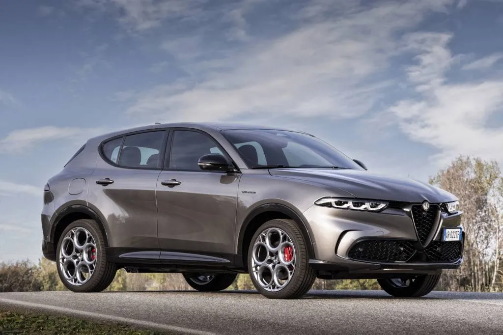 Alfa Romeo Tonale Incelemesi: Benzinli SUV Ne Sunuyor? - fotoğraf 35