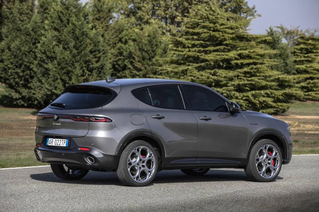 Alfa Romeo Tonale Incelemesi: Benzinli SUV Ne Sunuyor? - fotoğraf 37