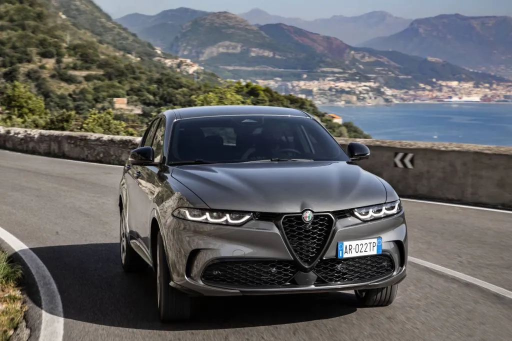 Alfa Romeo Tonale Incelemesi: Benzinli SUV Ne Sunuyor? - fotoğraf 38