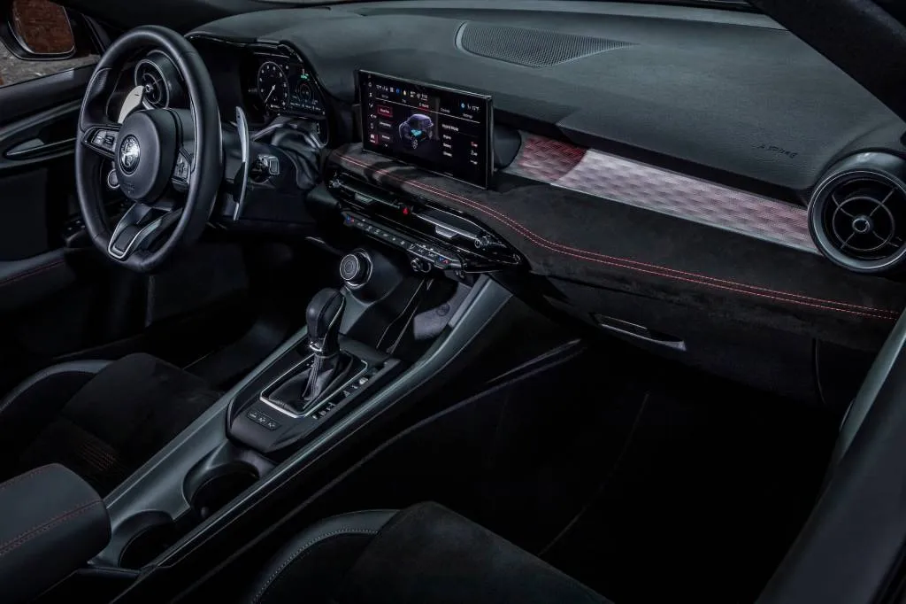 Alfa Romeo Tonale Incelemesi: Benzinli SUV Ne Sunuyor? - fotoğraf 4
