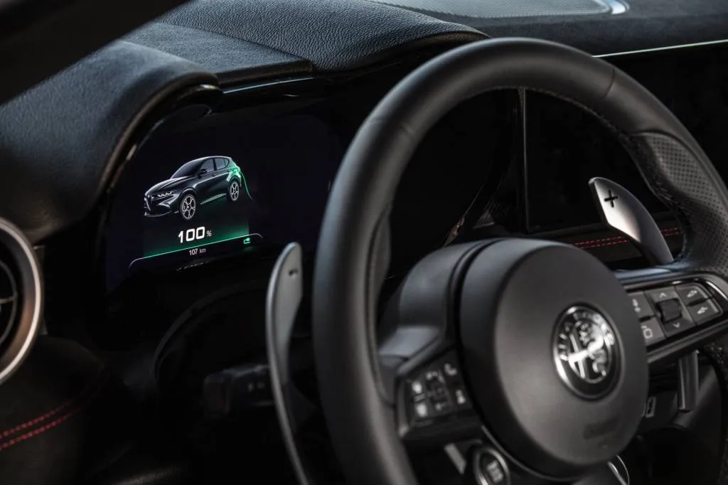 Alfa Romeo Tonale Incelemesi: Benzinli SUV Ne Sunuyor? - fotoğraf 45