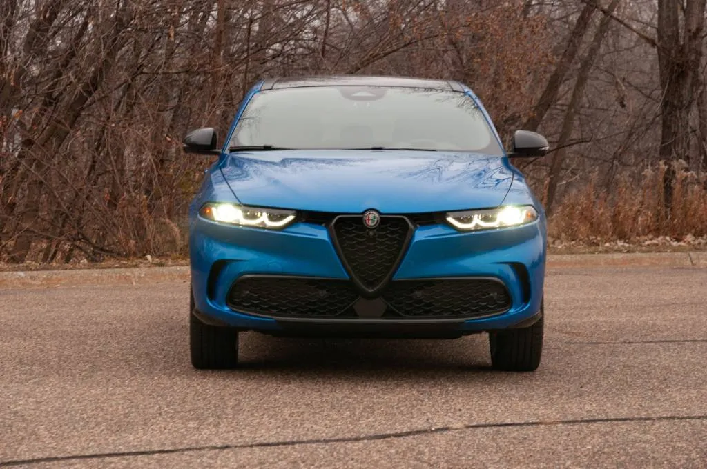 Alfa Romeo Tonale Incelemesi: Benzinli SUV Ne Sunuyor? - fotoğraf 53