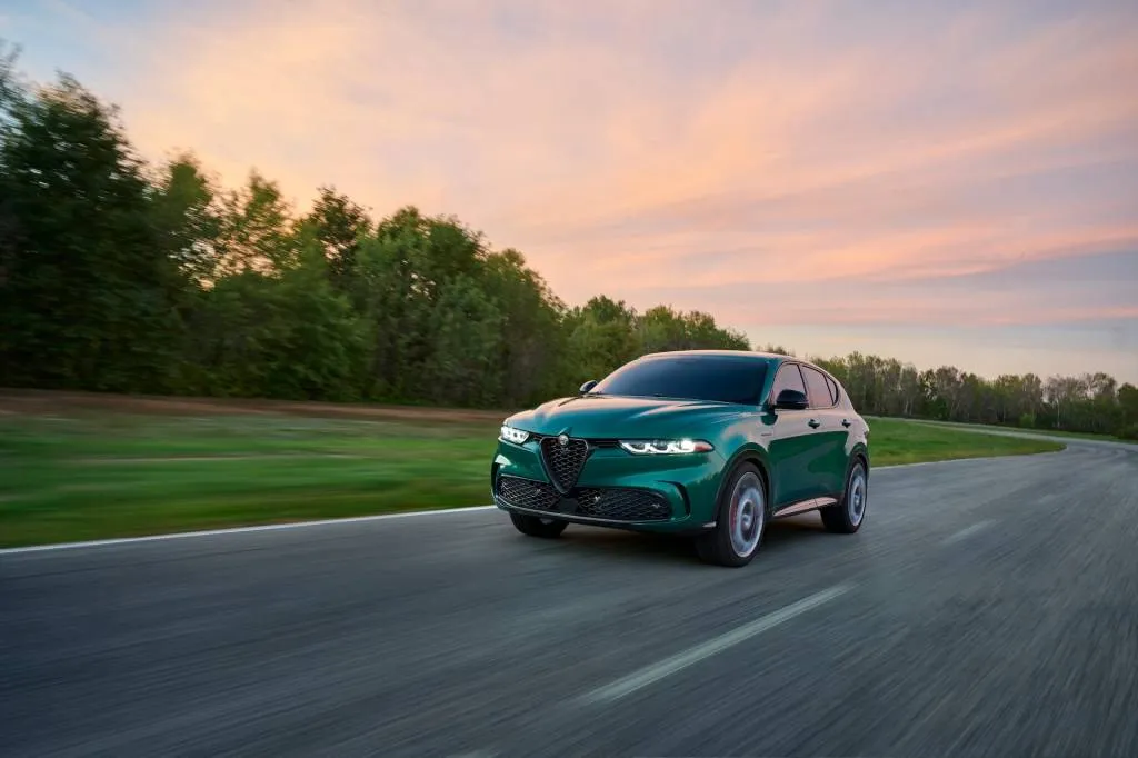 Alfa Romeo Tonale Incelemesi: Benzinli SUV Ne Sunuyor? - fotoğraf 8