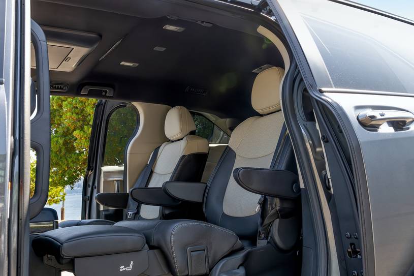 2026 Toyota Sienna Hibrit Aile Kullanımına Uygun mu? - fotoğraf 24
