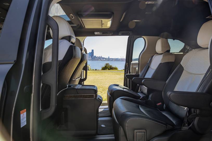 2026 Toyota Sienna Hibrit Aile Kullanımına Uygun mu? - fotoğraf 25