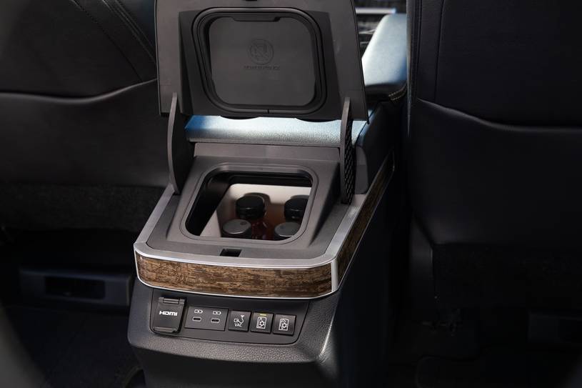 2026 Toyota Sienna Hibrit Aile Kullanımına Uygun mu? - fotoğraf 26