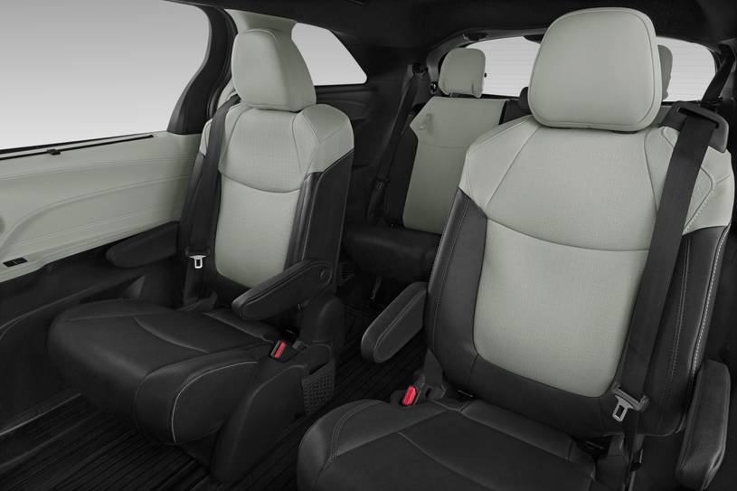 2026 Toyota Sienna Hibrit Aile Kullanımına Uygun mu? - fotoğraf 35