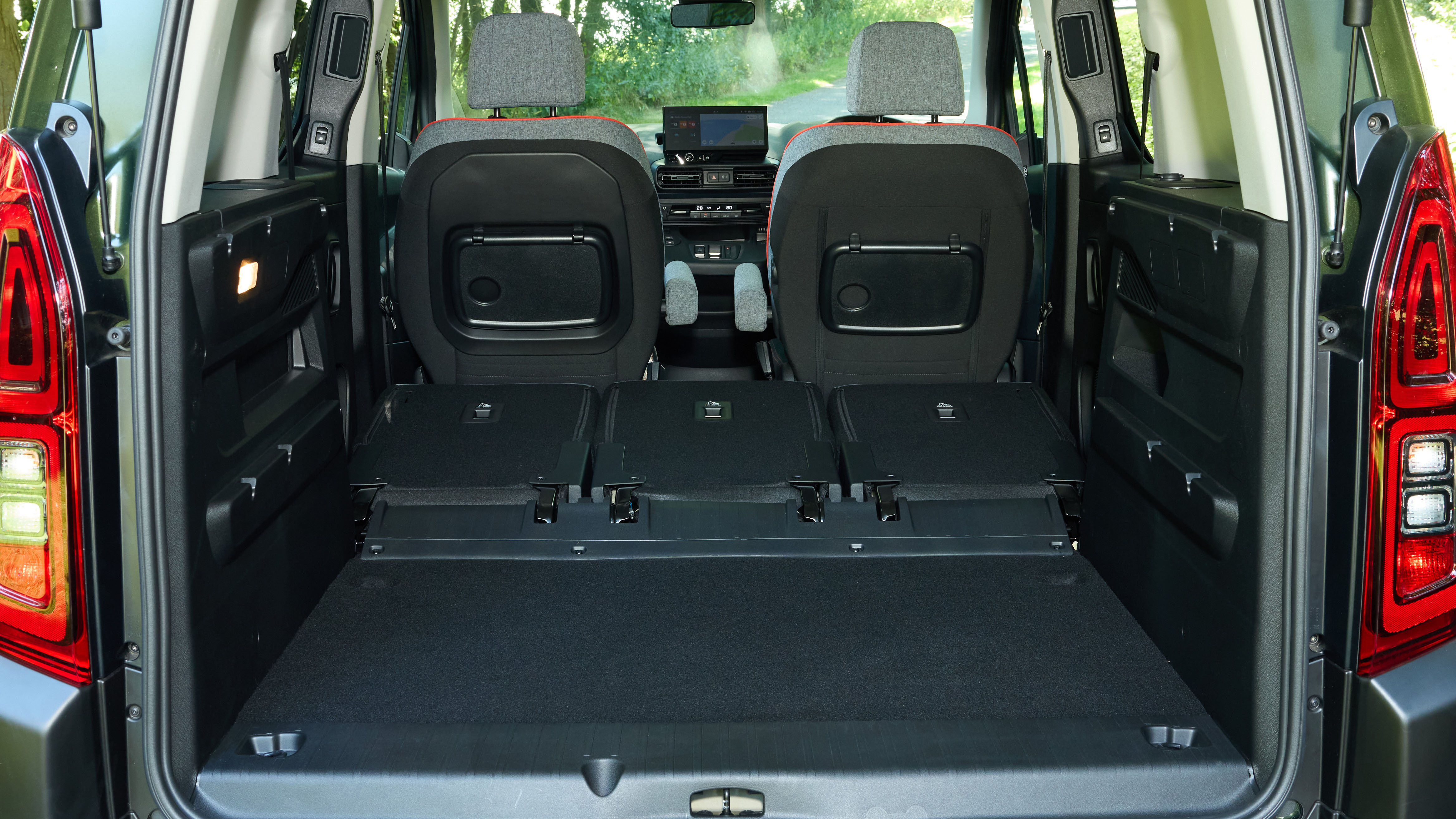 2026 Citroen ë-Berlingo Elektrikli Aile Aracı Olarak Nasıl? - fotoğraf 13