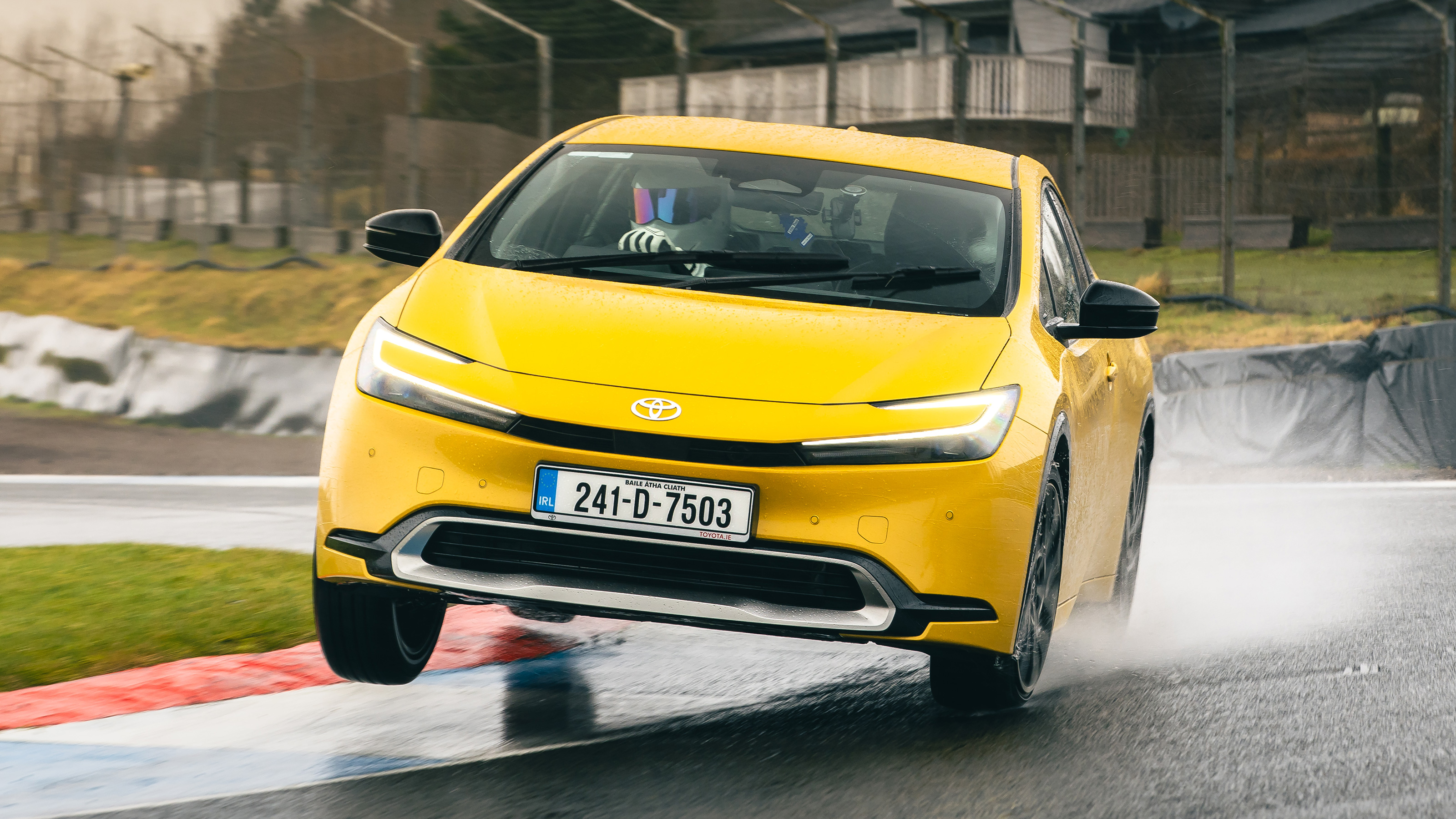 2026 Toyota Prius Şarj Edilebilir Hibrit Türkiye’de Satışta mı? - fotoğraf 4