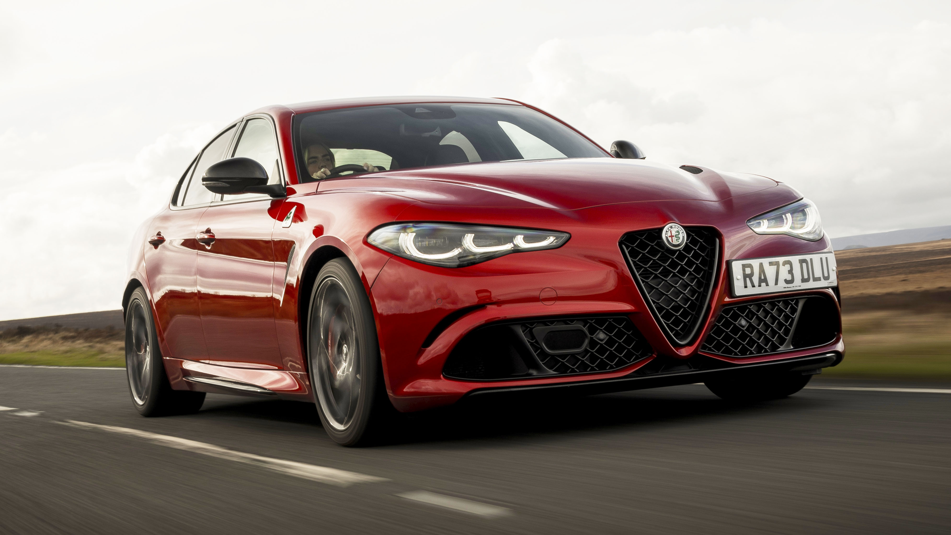 2026 Alfa Romeo Giulia Quadrifoglio Benzinli Sedan Nasıl Bir Seçim? - fotoğraf 2