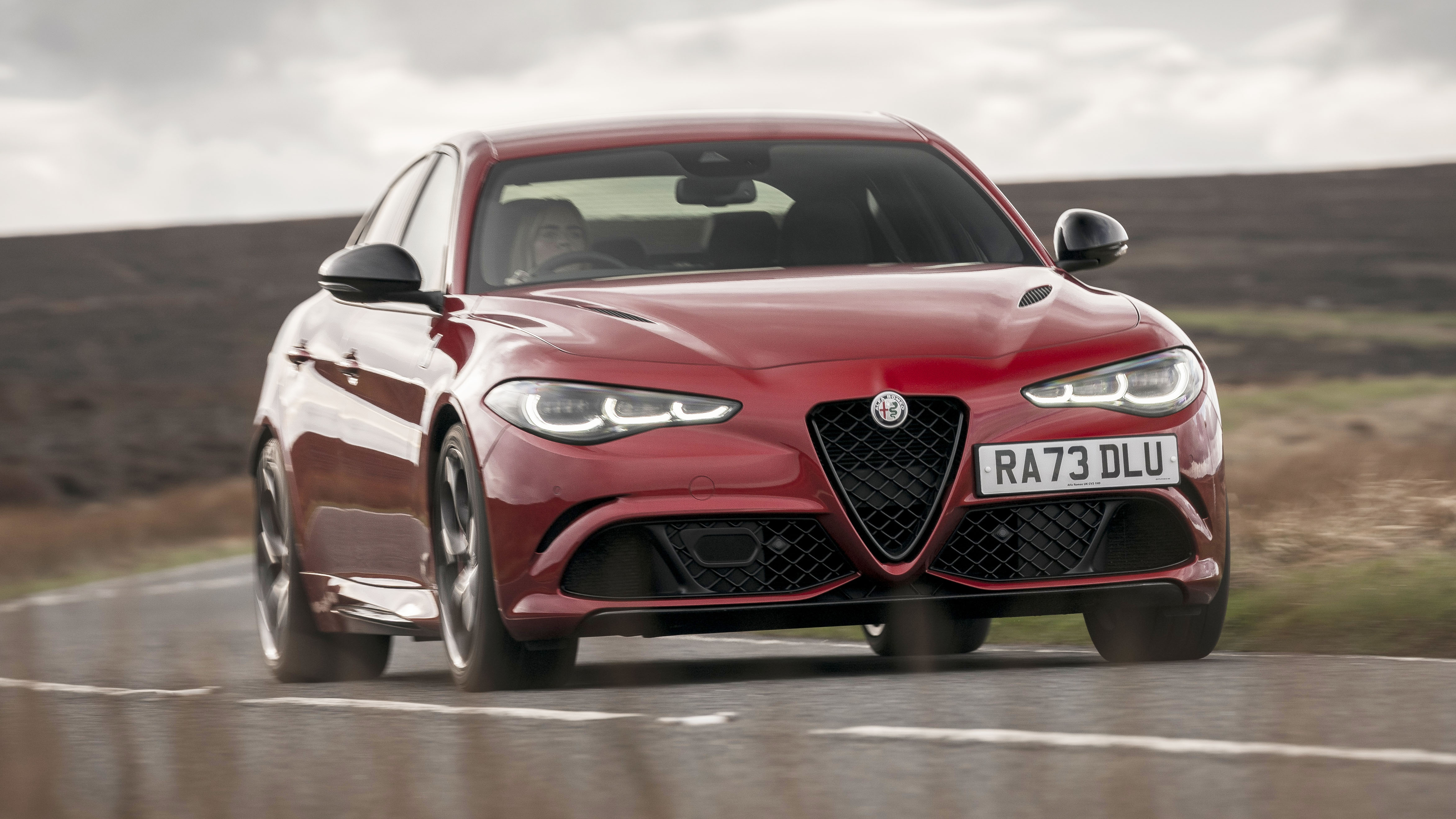 2026 Alfa Romeo Giulia Quadrifoglio Benzinli Sedan Nasıl Bir Seçim? - fotoğraf 4