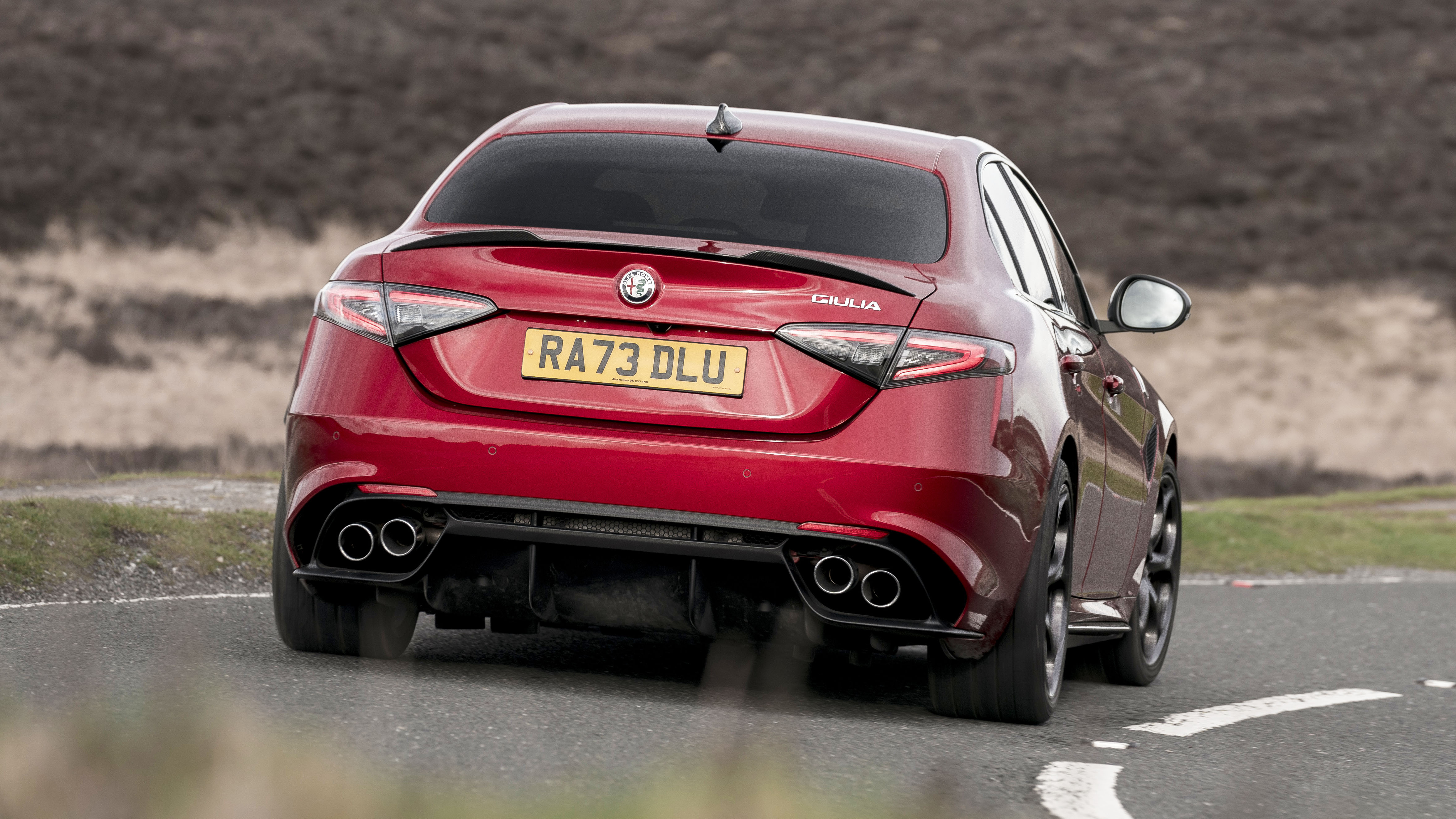 2026 Alfa Romeo Giulia Quadrifoglio Benzinli Sedan Nasıl Bir Seçim? - fotoğraf 5
