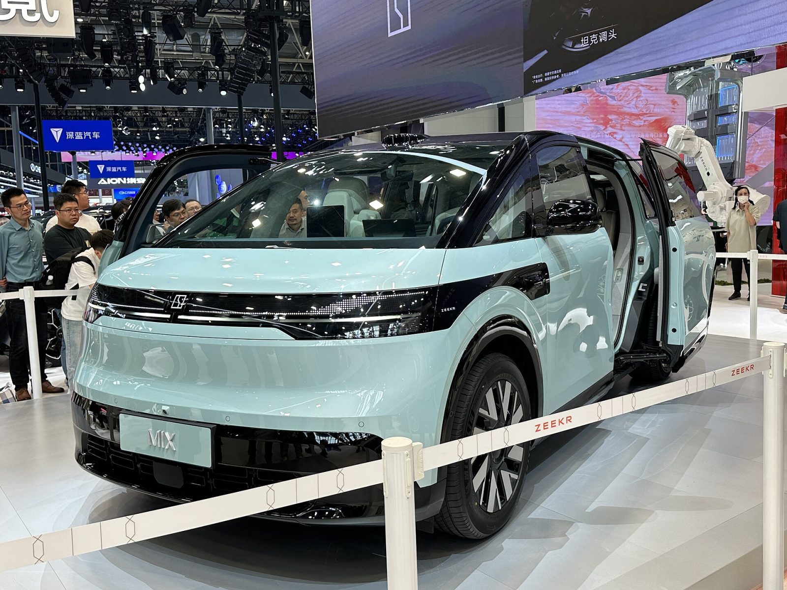 2026 Zeekr MIX Elektrikli MPV: Günlük Kullanımında Neler Sunuyor? - fotoğraf 6
