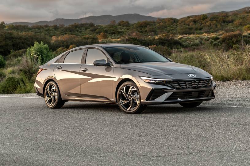 2026 Hyundai Elantra Benzinli Alınır mı? Sedanı Yakından Tanıyın - fotoğraf 1