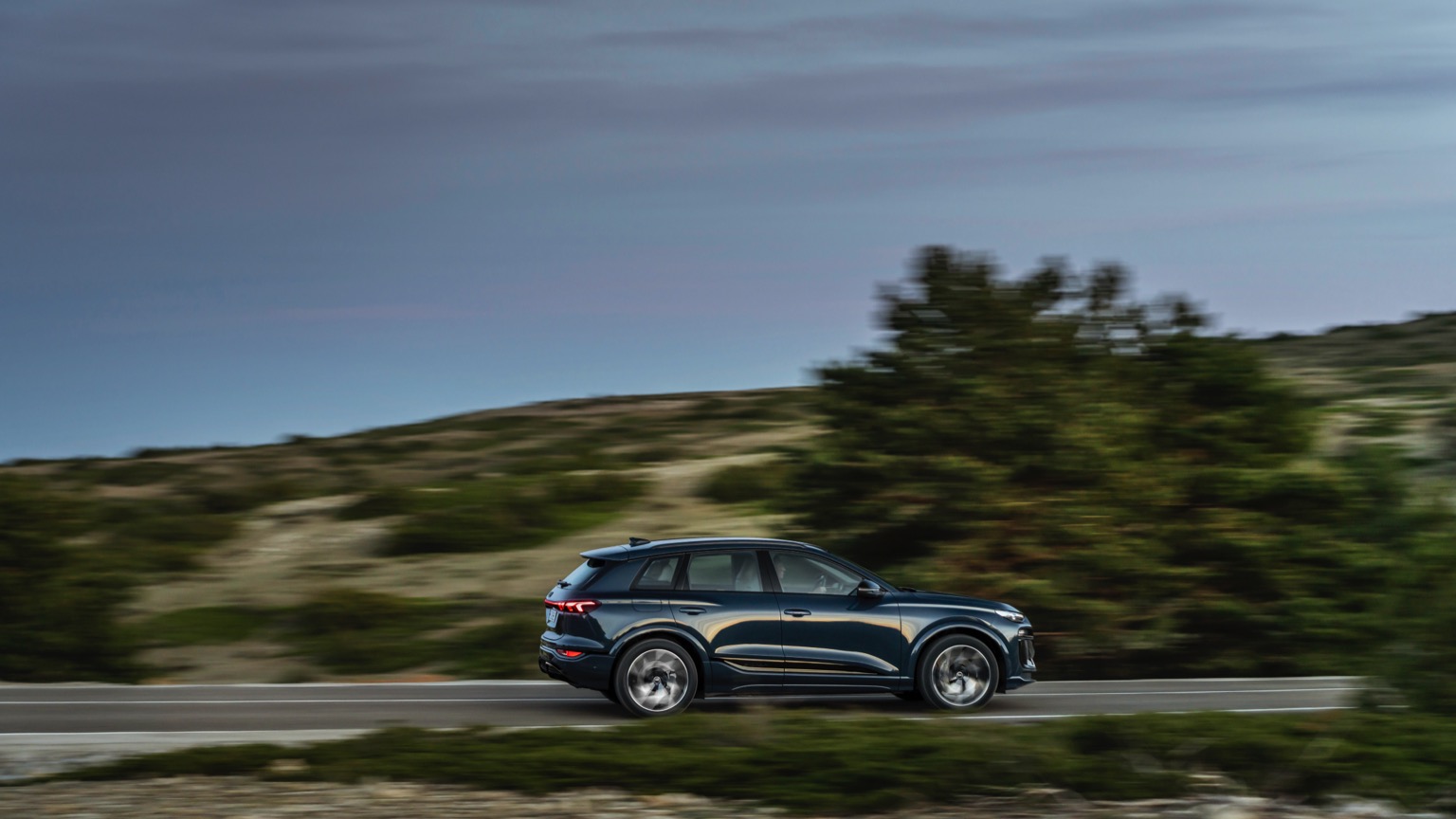 Audi Q6 e-tron fotoğraf 9