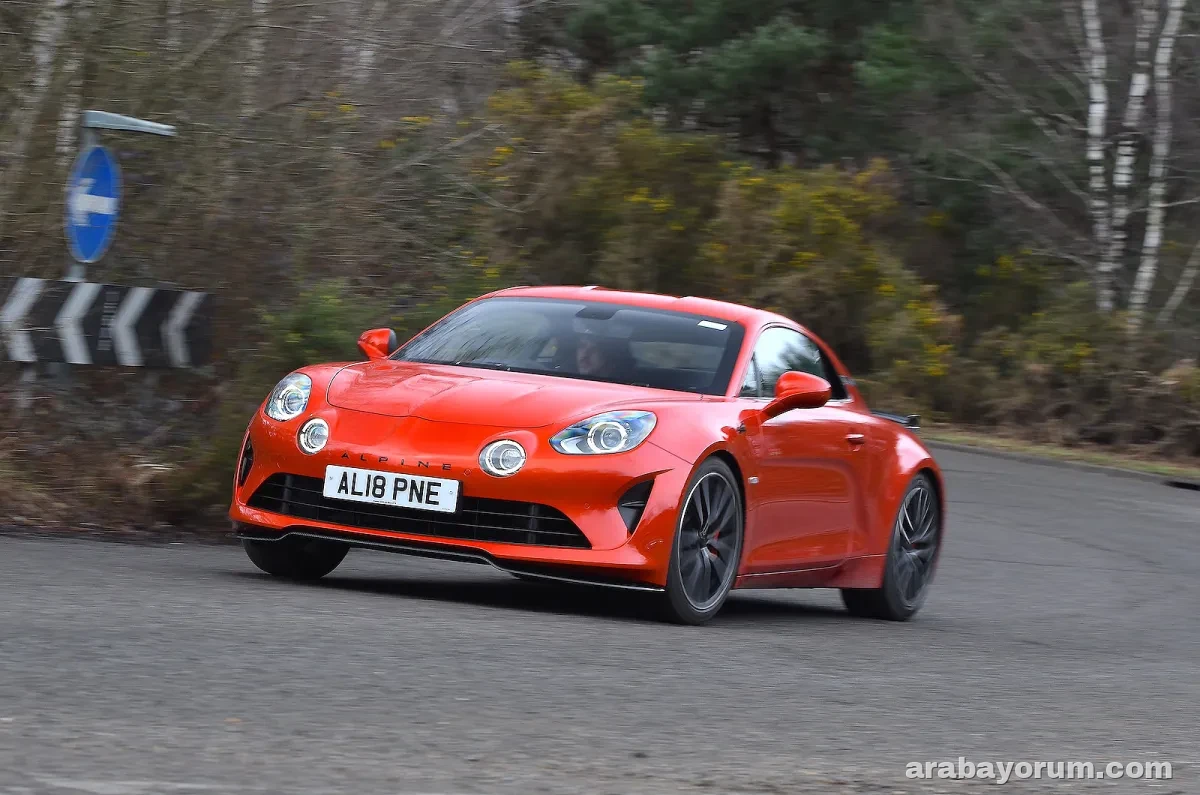 2026 Alpine A110 Benzinli Coupe Alınır mı, Türkiye’de Neler Sunuyor?