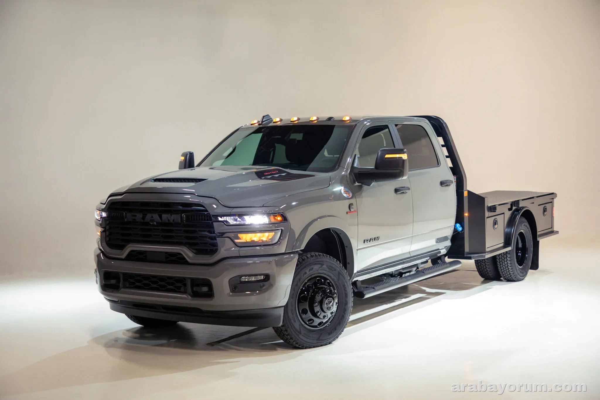 2027 Ram Chassis Cab Night Edition Benzinli mi Dizel mi?