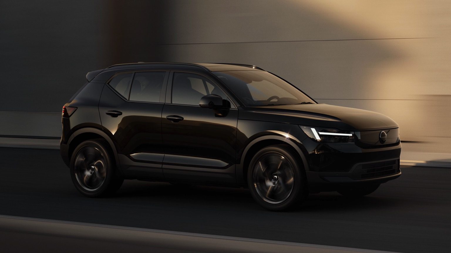 Volvo EX40 P5 Long Range 70 kWh Elektrikli SUV Menzil, Şarj ve Ölçüler - fotoğraf 1