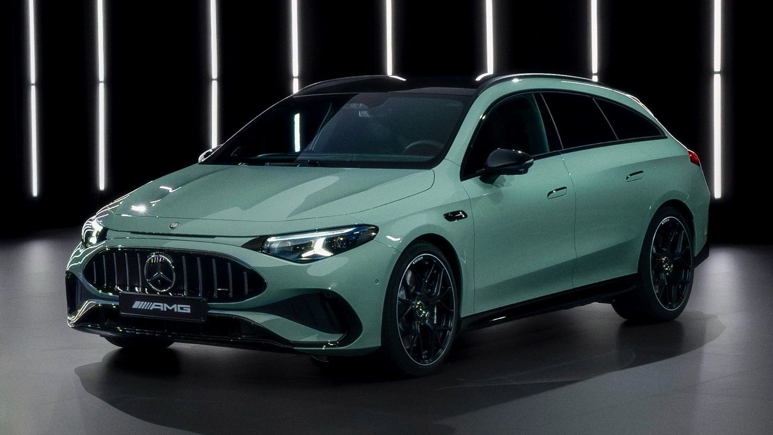 Mercedes-Benz CLA Shooting Brake AMG 45 4MATIC+ İncelemesi - fotoğraf 1