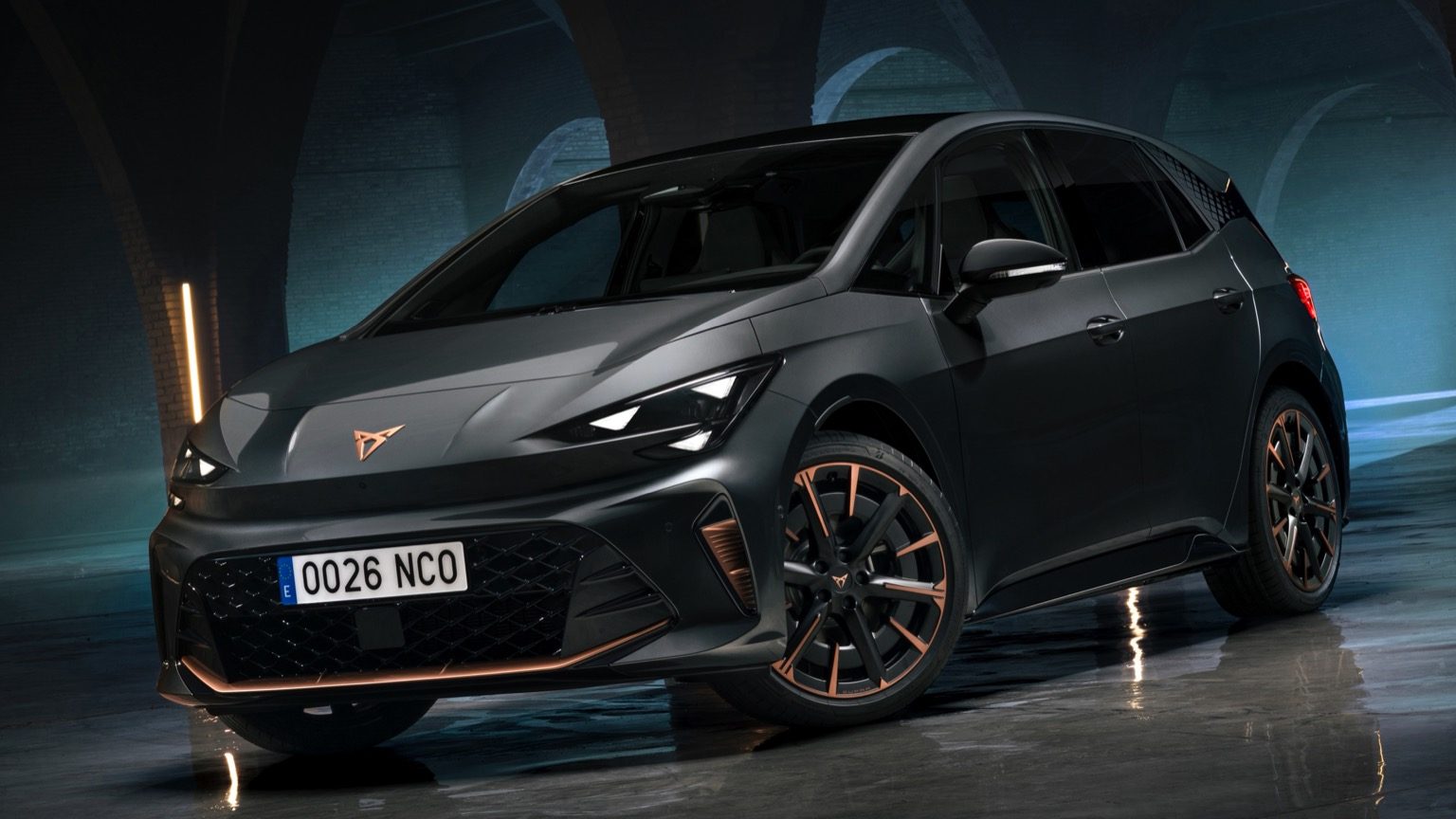 Cupra Born 2027: Yenilenen Elektrikli Hatchback İncelemesi - fotoğraf 1