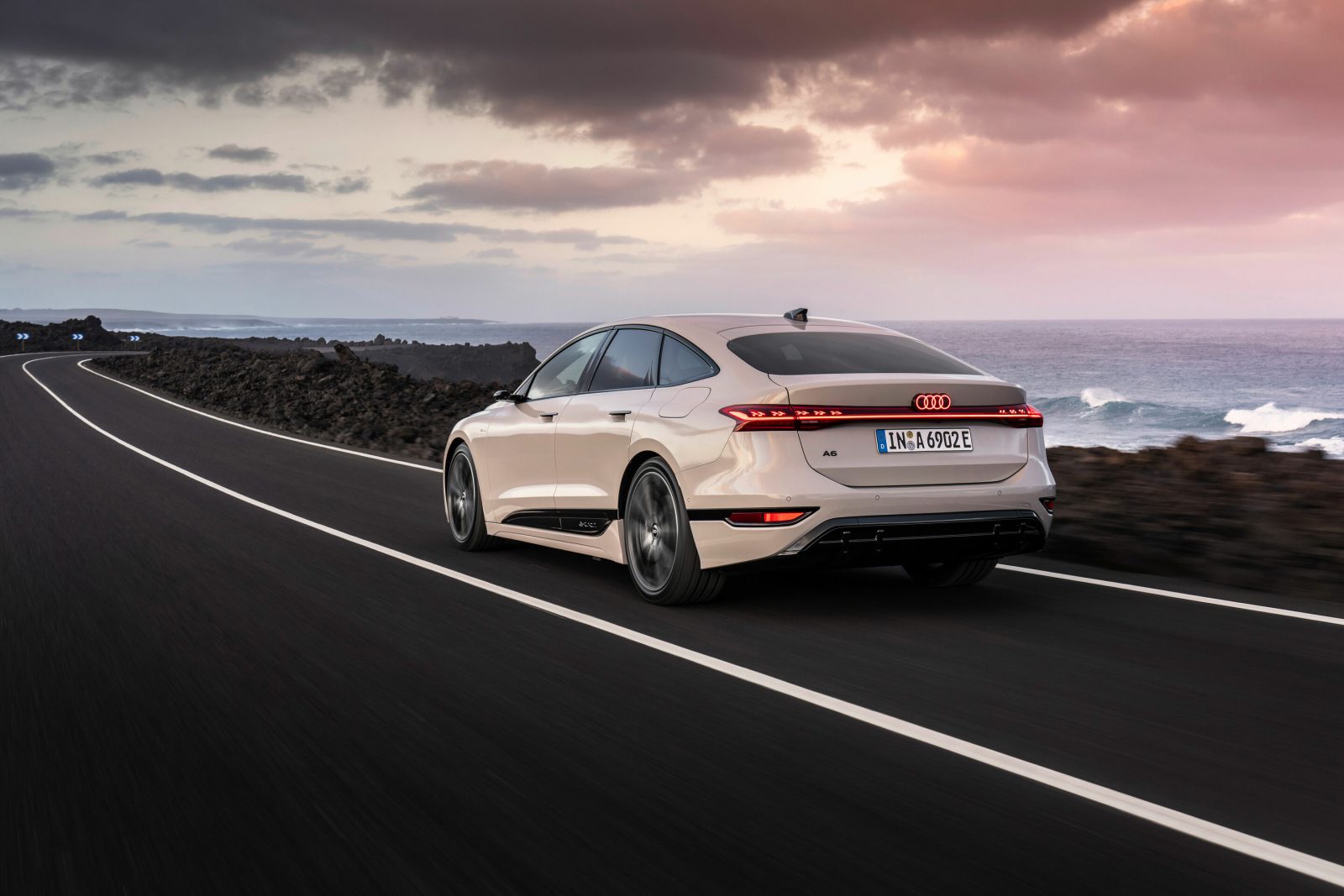 Audi A6 Sportback e-tron Tek Şarjla 1.338 km: Guinness Rekoru Audi A6 Sportback e-tron Tek Şarjla 1.338 km: Guinness Rekoru - fotoğraf 1