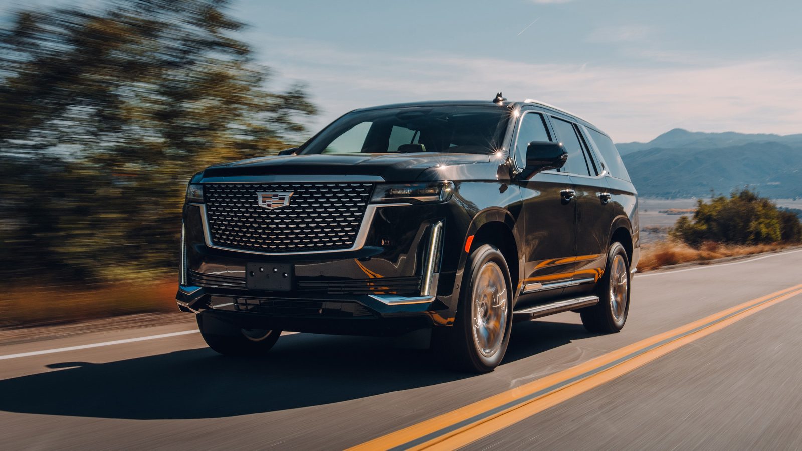 Cadillac Escalade HSE Platinum Sport: 6.2 V8 ve Amerikan Lüks Konforu - fotoğraf 1